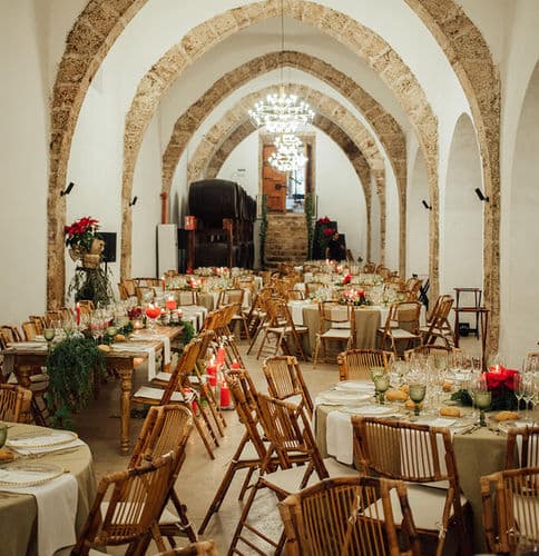 Banquete bajo los arcos de la bodega de La Torre by Bonho